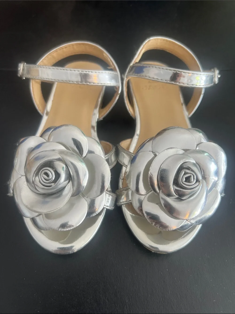 🐩🤍JANIE & JACK SILVER METALLIC SILVER ROSE ANKLE STRAP SANDAL🤍🐩